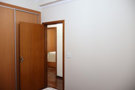 Casa à venda com 200m², 5 quartos e 3 vagasQuarto 2