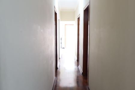 Casa à venda com 200m², 5 quartos e 3 vagasCorredor