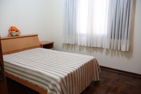 Casa à venda com 200m², 5 quartos e 3 vagasQuarto 2