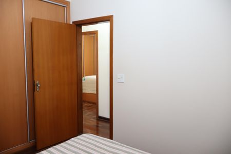 Casa à venda com 200m², 5 quartos e 3 vagasQuarto 2