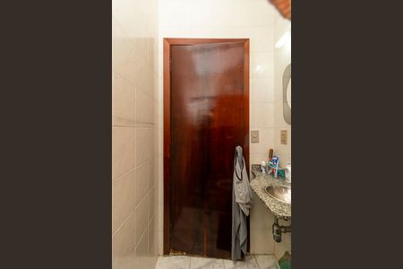 Casa à venda com 181m², 3 quartos e 2 vagas Casa à venda com 181m², 3 quartos e 2 vagasBanheiro Social