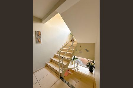 Apartamento para alugar com 51m², 2 quartos e 1 vagaEscada