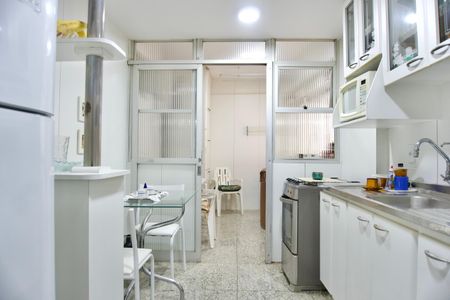 Apartamento à venda com 125m², 3 quartos e 3 vagasCozinha 