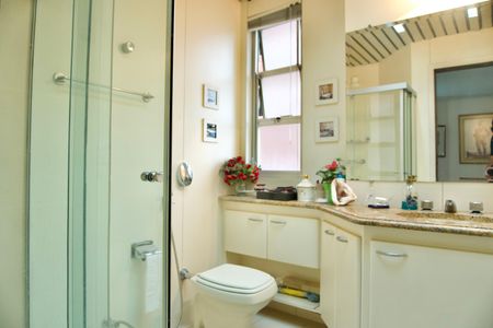 Apartamento à venda com 125m², 3 quartos e 3 vagasBanheiro Social