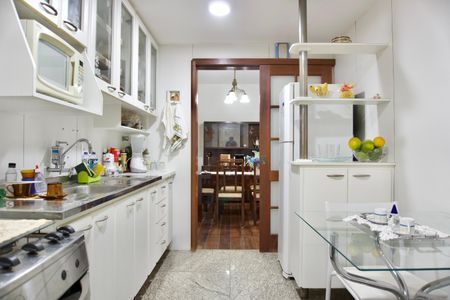 Apartamento à venda com 125m², 3 quartos e 3 vagasCozinha 