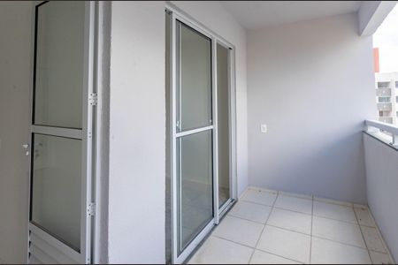 Varanda da sala  de apartamento à venda com 2 quartos, 45m² em Canhema, Diadema