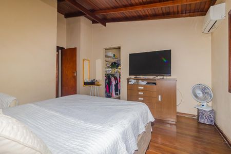 Casa à venda com 247m², 5 quartos e 3 vagasQuarto 4