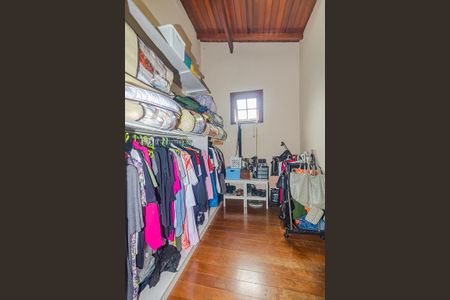 Casa à venda com 247m², 5 quartos e 3 vagasQuarto 4 - closet