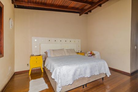 Casa à venda com 247m², 5 quartos e 3 vagasQuarto 4