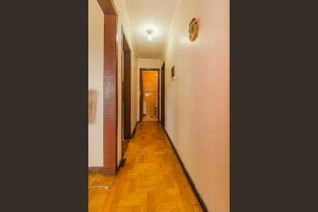 Casa à venda com 247m², 5 quartos e 3 vagasCorredor