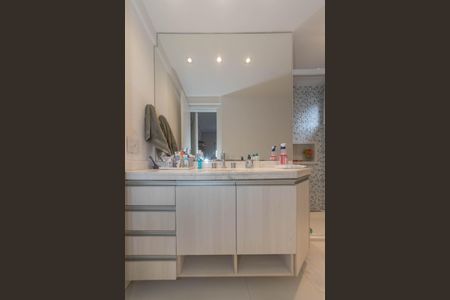 Apartamento à venda com 135m², 4 quartos e 3 vagasBanheiro da Suíte 1