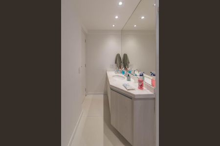 Apartamento à venda com 135m², 4 quartos e 3 vagasBanheiro da Suíte 1