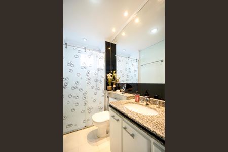 Apartamento à venda com 80m², 2 quartos e 2 vagas Apartamento à venda com 80m², 2 quartos e 2 vagasBanheiro da suíte