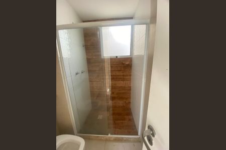 Banheiro de apartamento para alugar com 2 quartos, 44m² em Padre Miguel, Rio de Janeiro