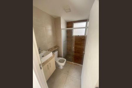 Banheiro de apartamento para alugar com 2 quartos, 44m² em Padre Miguel, Rio de Janeiro