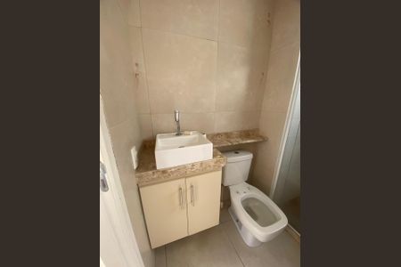 Banheiro de apartamento para alugar com 2 quartos, 44m² em Padre Miguel, Rio de Janeiro