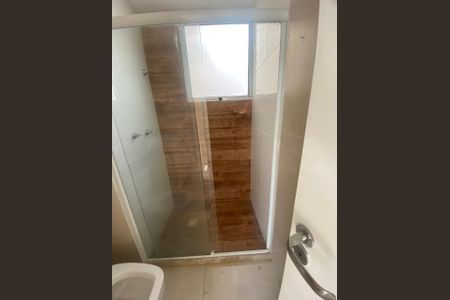 Banheiro de apartamento para alugar com 2 quartos, 44m² em Padre Miguel, Rio de Janeiro