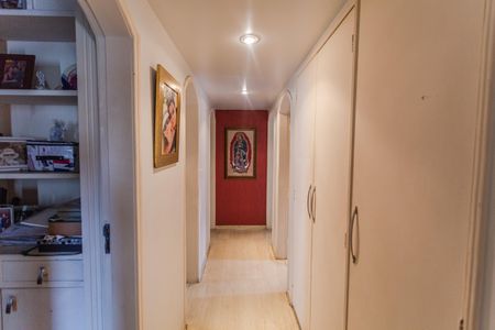 Apartamento à venda com 152m², 4 quartos e 2 vagasCorredor