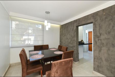 Apartamento à venda com 215m², 4 quartos e 1 vaga Apartamento à venda com 215m², 4 quartos e 1 vagaSala de Jantar