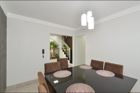 Apartamento à venda com 215m², 4 quartos e 1 vaga Apartamento à venda com 215m², 4 quartos e 1 vagaSala de Jantar