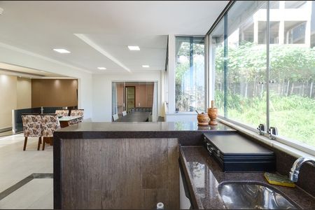 Apartamento à venda com 215m², 4 quartos e 1 vaga Apartamento à venda com 215m², 4 quartos e 1 vagaCozinha Cobertura