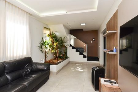 Apartamento à venda com 215m², 4 quartos e 1 vaga Apartamento à venda com 215m², 4 quartos e 1 vagaSala de Estar