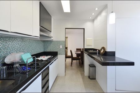 Apartamento à venda com 215m², 4 quartos e 1 vaga Apartamento à venda com 215m², 4 quartos e 1 vagaCozinha