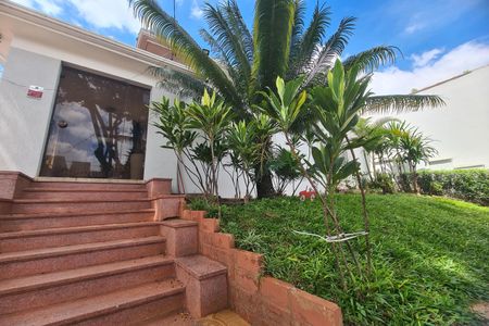 Casa para alugar com 500m², 5 quartos e sem vaga Casa para alugar com 500m², 5 quartos e sem vagaEntrada