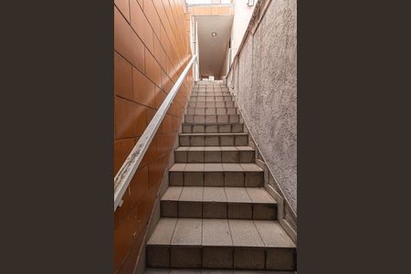 Casa para alugar com 30m², 1 quarto e sem vaga Casa para alugar com 30m², 1 quarto e sem vagaEscada