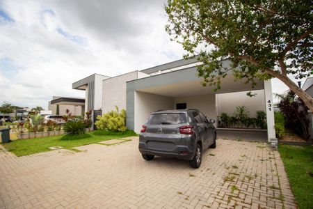 Casa de condomínio para alugar com 249m², 3 quartos e 4 vagas Casa de condomínio para alugar com 249m², 3 quartos e 4 vagasFachada