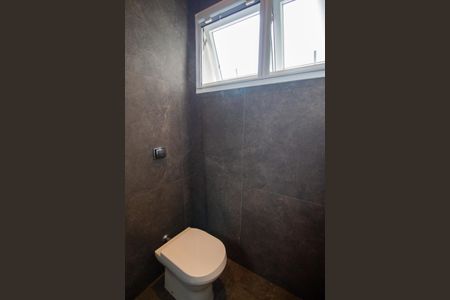 Casa de condomínio para alugar com 249m², 3 quartos e 4 vagas Casa de condomínio para alugar com 249m², 3 quartos e 4 vagasBanheiro de serviço