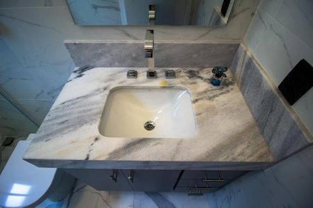 Casa de condomínio para alugar com 249m², 3 quartos e 4 vagas Casa de condomínio para alugar com 249m², 3 quartos e 4 vagasBanheiro da Suíte 2