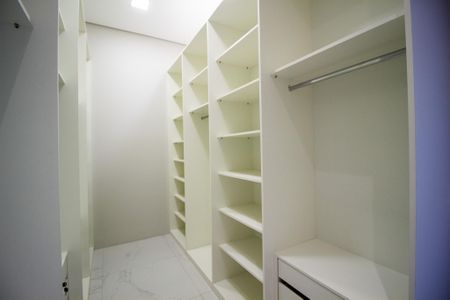 Casa de condomínio para alugar com 249m², 3 quartos e 4 vagas Casa de condomínio para alugar com 249m², 3 quartos e 4 vagasCloset da suíte 3