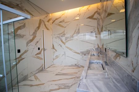 Casa de condomínio para alugar com 249m², 3 quartos e 4 vagas Casa de condomínio para alugar com 249m², 3 quartos e 4 vagasBanheiro da Suíte 3