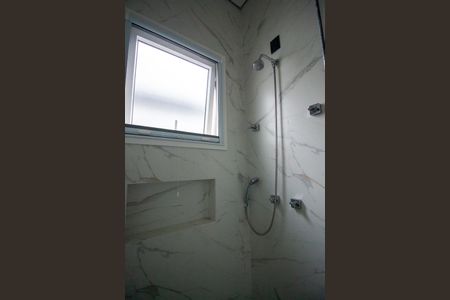 Casa de condomínio para alugar com 249m², 3 quartos e 4 vagas Casa de condomínio para alugar com 249m², 3 quartos e 4 vagasBanheiro da Suíte 2