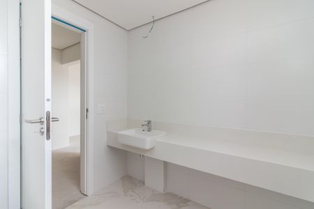 Apartamento à venda com 183m², 4 quartos e 4 vagasBanheiro da Suíte 1
