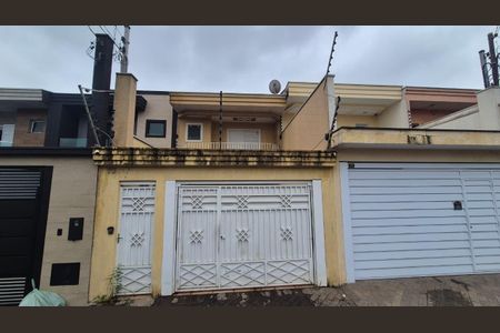 Casa para alugar com 135m², 3 quartos e 4 vagas Casa para alugar com 135m², 3 quartos e 4 vagasFachada