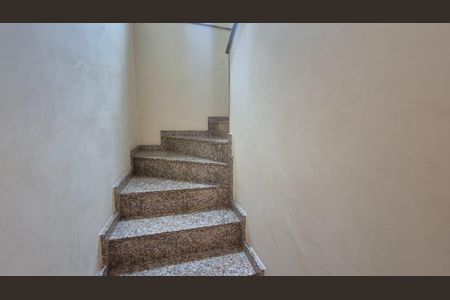 Casa para alugar com 135m², 3 quartos e 4 vagas Casa para alugar com 135m², 3 quartos e 4 vagasEscada