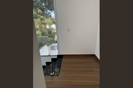 Casa à venda com 145m², 3 quartos e 3 vagas Casa à venda com 145m², 3 quartos e 3 vagasEscada