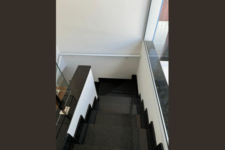 Escada de casa à venda com 3 quartos, 145m² em Bela Vista, Osasco