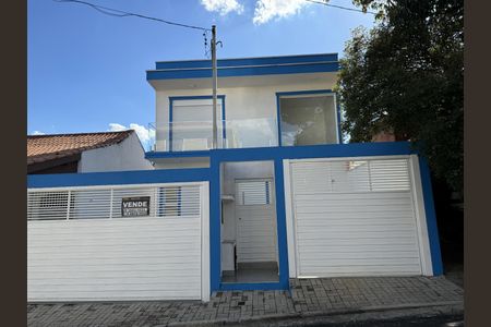 Casa à venda com 145m², 3 quartos e 3 vagas Casa à venda com 145m², 3 quartos e 3 vagasFachada
