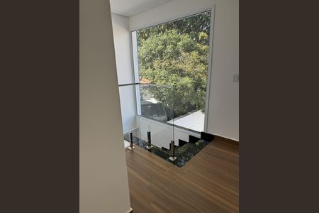 Casa à venda com 145m², 3 quartos e 3 vagas Casa à venda com 145m², 3 quartos e 3 vagasEscada