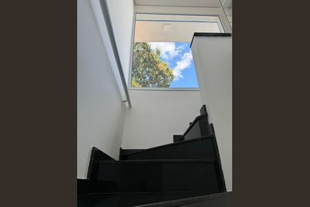 Escada de casa à venda com 3 quartos, 145m² em Bela Vista, Osasco