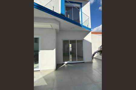Casa à venda com 145m², 3 quartos e 3 vagas Casa à venda com 145m², 3 quartos e 3 vagasÁrea externa