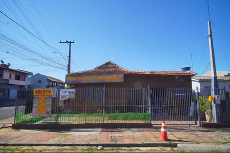 Casa à venda com 190m², 2 quartos e 4 vagas Casa à venda com 190m², 2 quartos e 4 vagasFachada