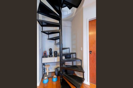 Apartamento à venda com 90m², 2 quartos e 1 vagaEscada