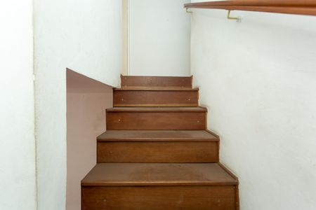 Casa para alugar com 200m², 3 quartos e 3 vagas Casa para alugar com 200m², 3 quartos e 3 vagasEscada