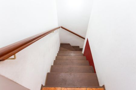 Casa para alugar com 200m², 3 quartos e 3 vagas Casa para alugar com 200m², 3 quartos e 3 vagasEscada