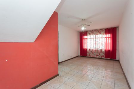 Casa para alugar com 200m², 3 quartos e 3 vagas Casa para alugar com 200m², 3 quartos e 3 vagasSala