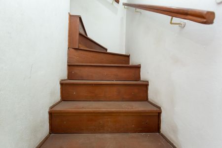 Casa para alugar com 200m², 3 quartos e 3 vagas Casa para alugar com 200m², 3 quartos e 3 vagasEscada